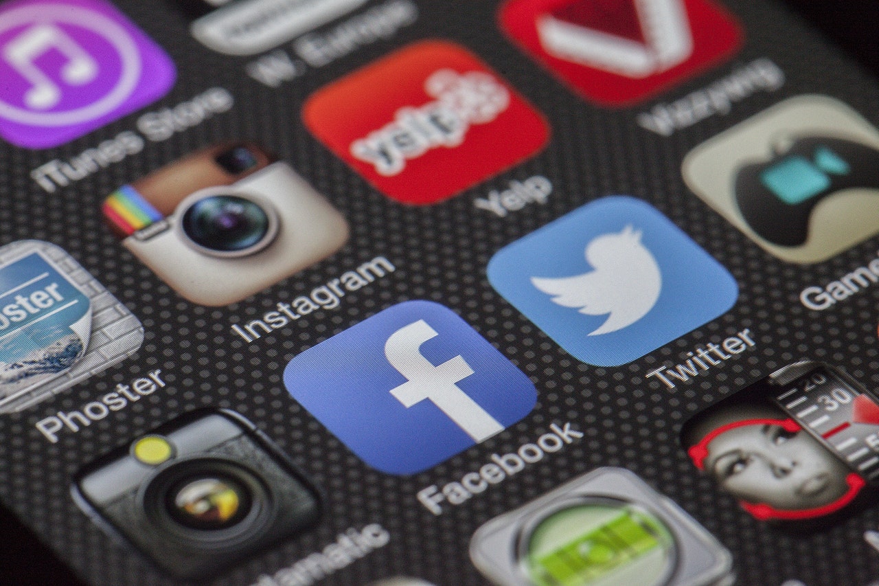 Facebook анонсировал изменения своего подхода к моделированию и отслеживанию конверсий и событий в ответ на новое обновление Apple App Tracking Transparency (АТТ), то есть правил отслеживания на IOS