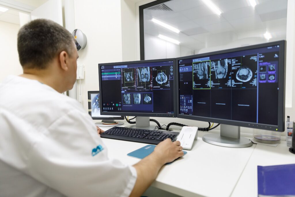 медіком в інтерв’ю вебпромо